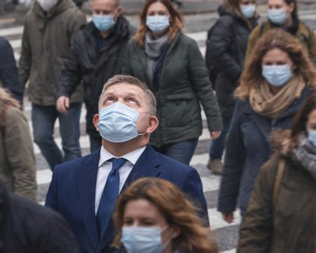 Ficov sľub zamrzol. Koalícia nevie, čo urobiť s covidovou amnestiou 