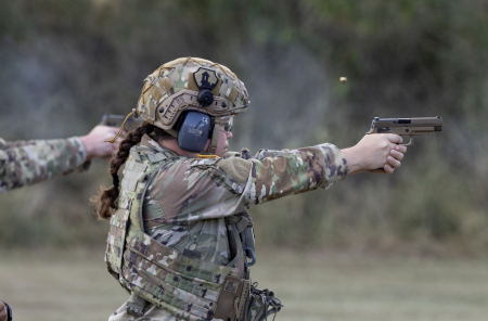 Británia chce zvýšiť výdavky na obranu údajne skôr