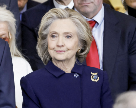 Do výmeny názorov Clintonovej a Macinku zasiahol aj syn Trumpa