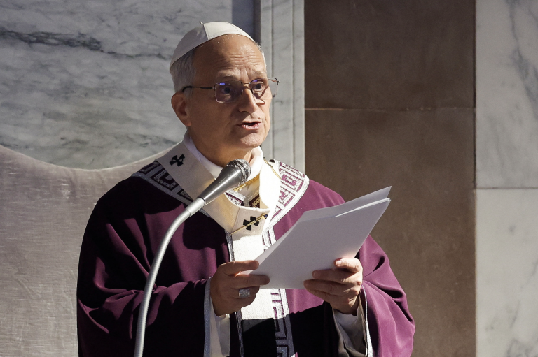 Pápež vyzval kňazov, aby pri kázňach nepoužívali umelú inteligenciu