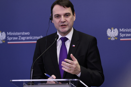 Trump praises Macinka after his dispute with Clinton