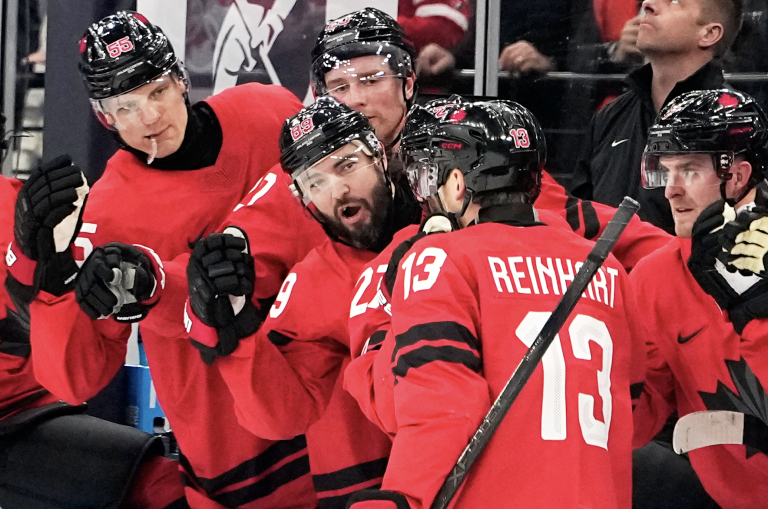 Fíni na Kanaďanov nestačili, v hokejovom zápase prehrali