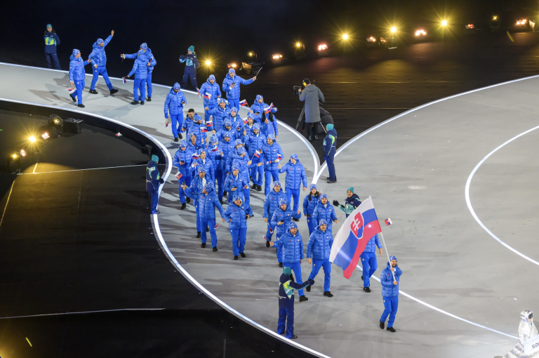 ZOH sa končia, slovenskú vlajku ponesú Šiarnik a Cullyová