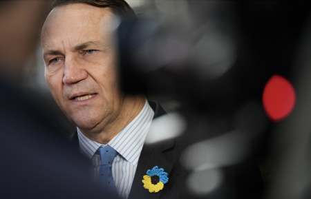 Sikorski: Prelet Fica do Moskvy už nie je problém