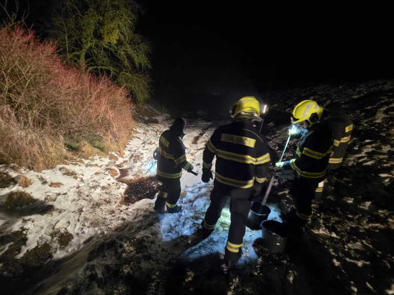 Odkalisko neďaleko Bukózy sa podarilo hasičom stabilizovať