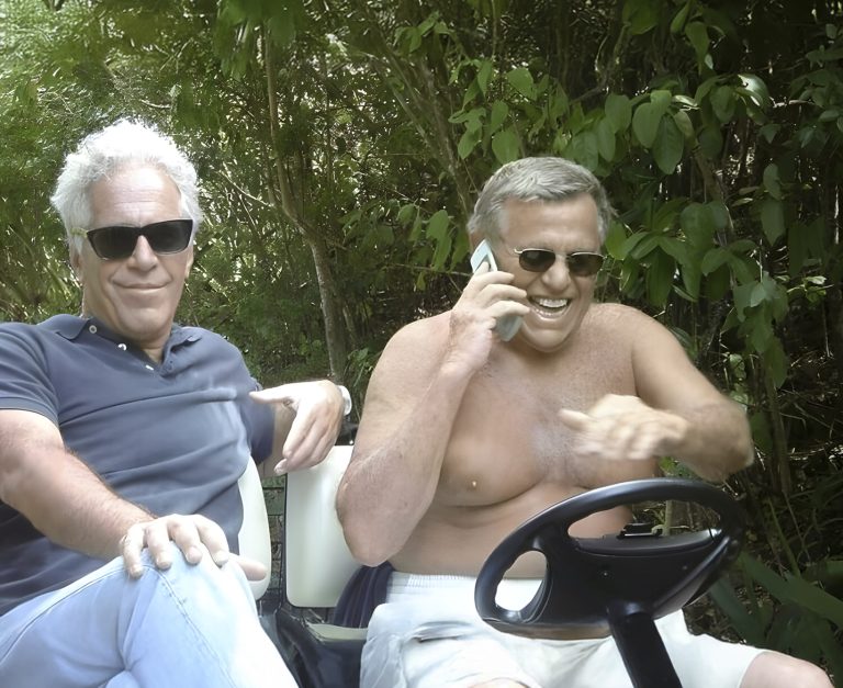 This picture is supposed to show sex offender Jeffrey Epstein (left) with Henry Jarecki. However, there is no written evidence of this in the Epstein files. Photo: © U.S. DEPARTMENT OF JUSTICE