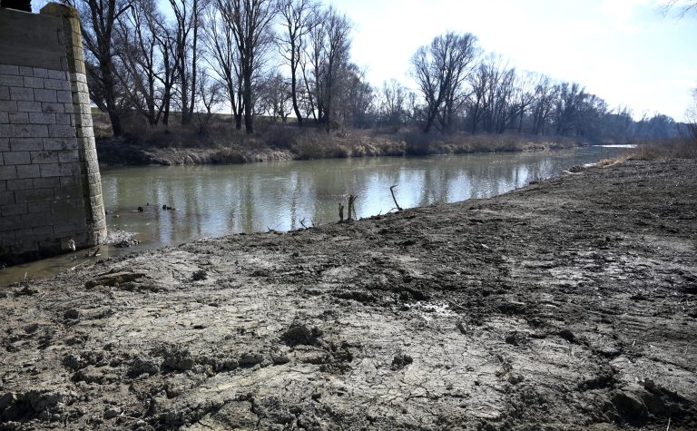 V areáli Bukózy vyhlásili po úniku čierneho lúhu mimoriadnu situáciu