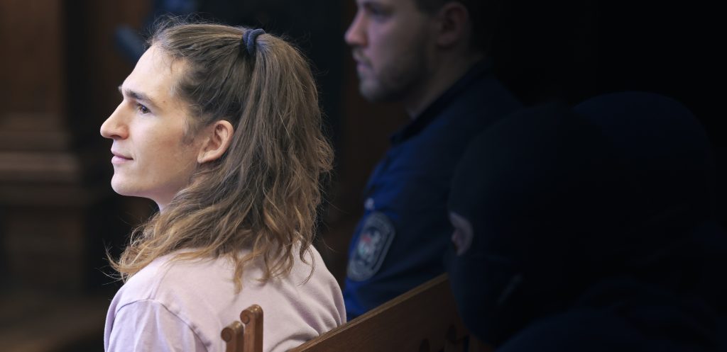 Nebinárny extrémista ako martýr ľavice