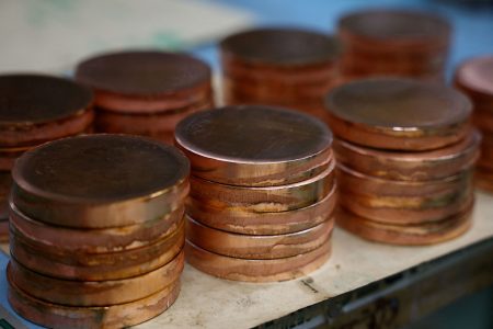 Blamáž na olympiáde, športovci hlásia rozpadnuté medaily