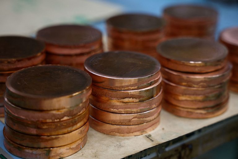 Blamáž na olympiáde, športovci hlásia rozpadnuté medaily