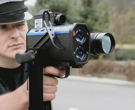Mestskí policajti by mohli merať rýchlosť. Ministerstvo pripravuje novelu
