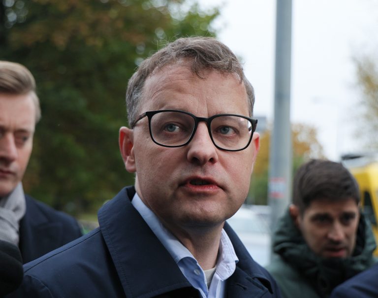 Poľsko vydalo európsky zatykač na poslanca Romanowského