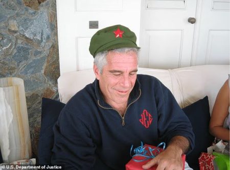 Jeffrey Epstein roky budoval vzťahy so známymi hackermi