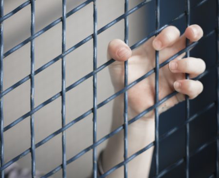 Rodič vo väzení neprestáva byť rodičom. Trest si musí odpykať len on, nie dieťa