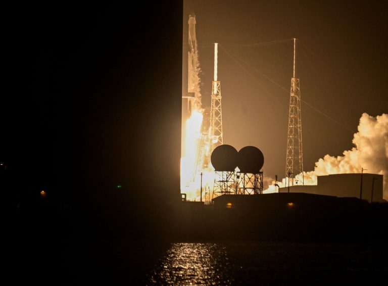 K Medzinárodnej vesmírnej stanici letí nová posádka