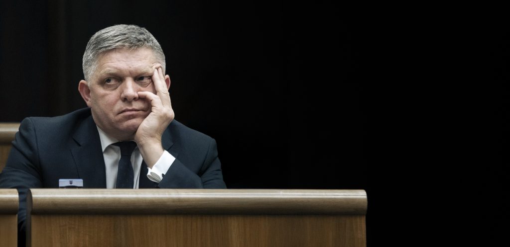 Vláda vyčkáva s dôverou. Povinnosti ju zbavuje len vojna