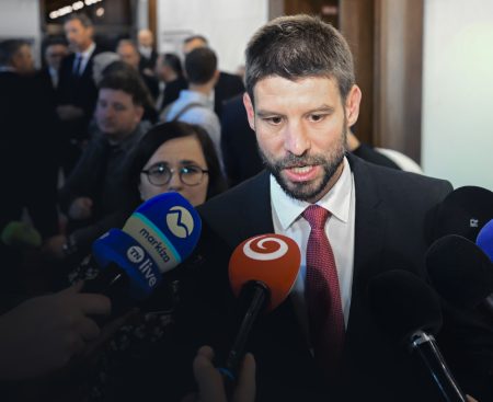 Fico chce obmedziť voľbu zo zahraničia, tvrdí PS. Rezort vnútra zatiaľ novelu zákona nechystá