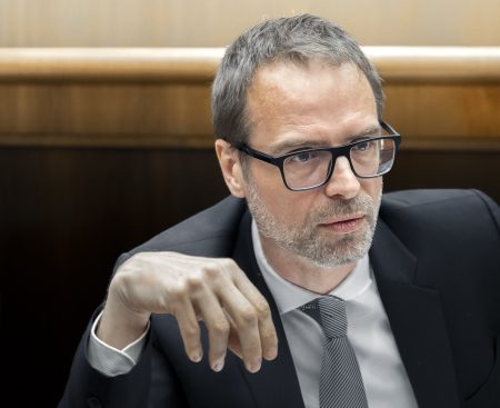 Záchrankový tender skončil na protikorupčnej jednotke. SaS navrhuje vypočuť aj Pellegriniho