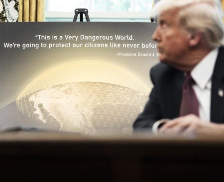 Zbrane na obežnej dráhe? Trumpovu Zlatú kupolu brzdia technické spory