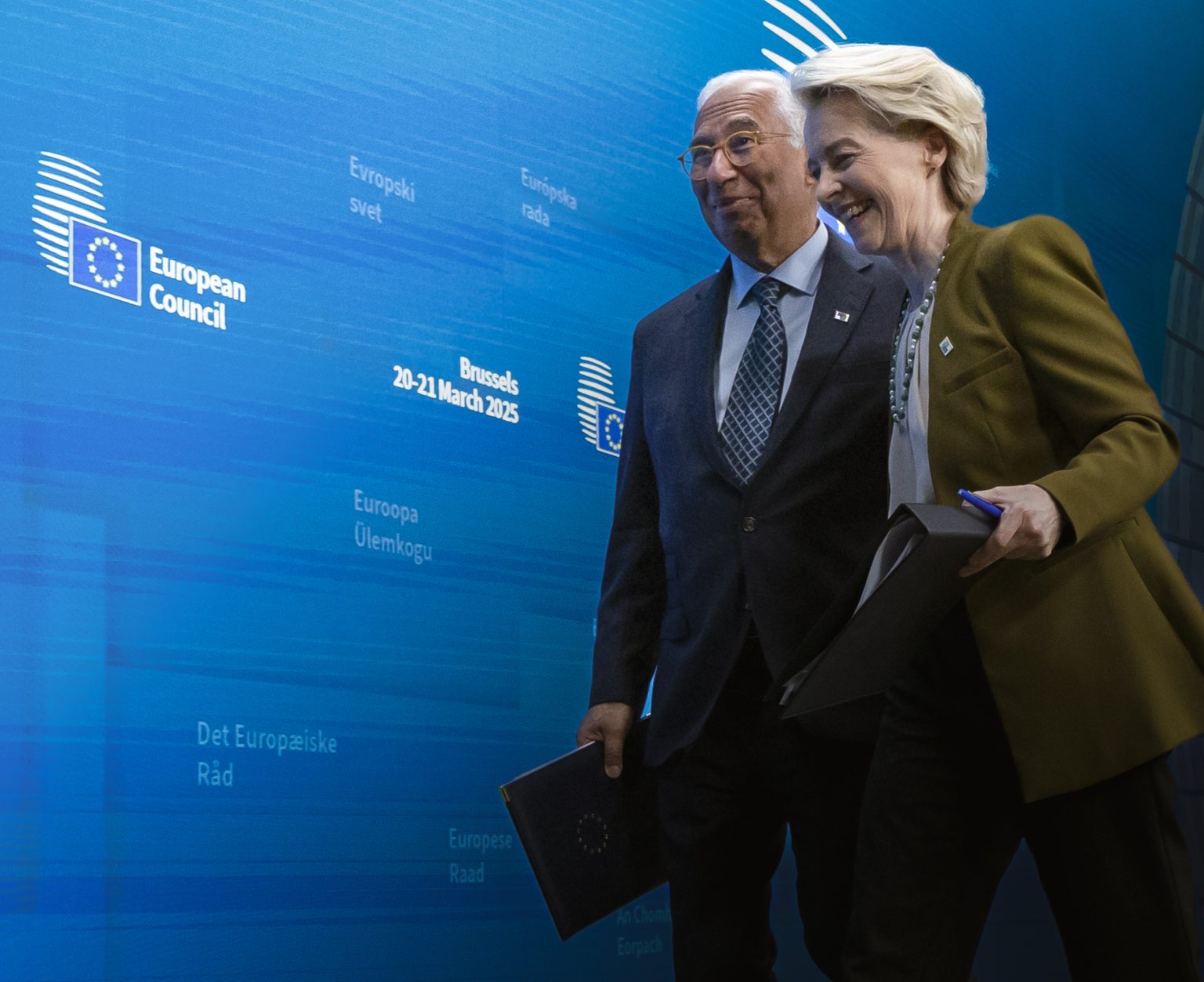 Ursula von der Leyenová a António Costa. Foto: Nicolas Economou/NurPhoto via Getty Images 