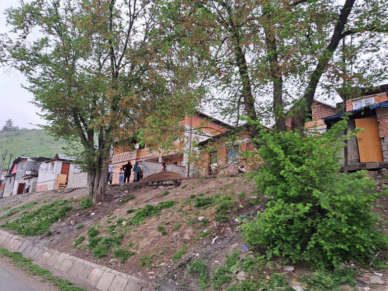 Stará Ľubovňa: Po požiari ľudí dočasne ubytujú v unimobunkách