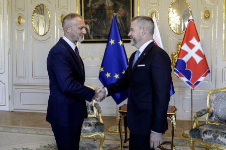 Pellegrini kritizuje legislatívny proces. Zákony s prílepkami bude dôsledne posudzovať