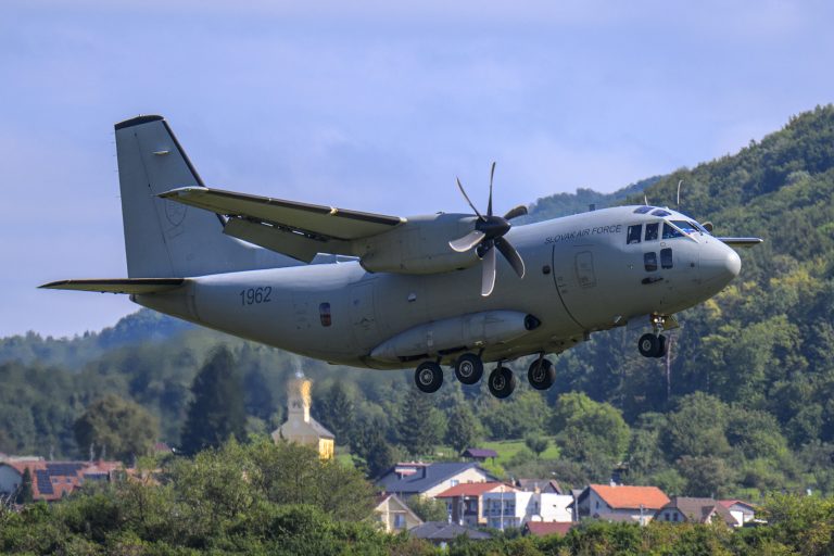 Z Ománu už prileteli prví Slováci, medzi nimi aj poslanec Smeru