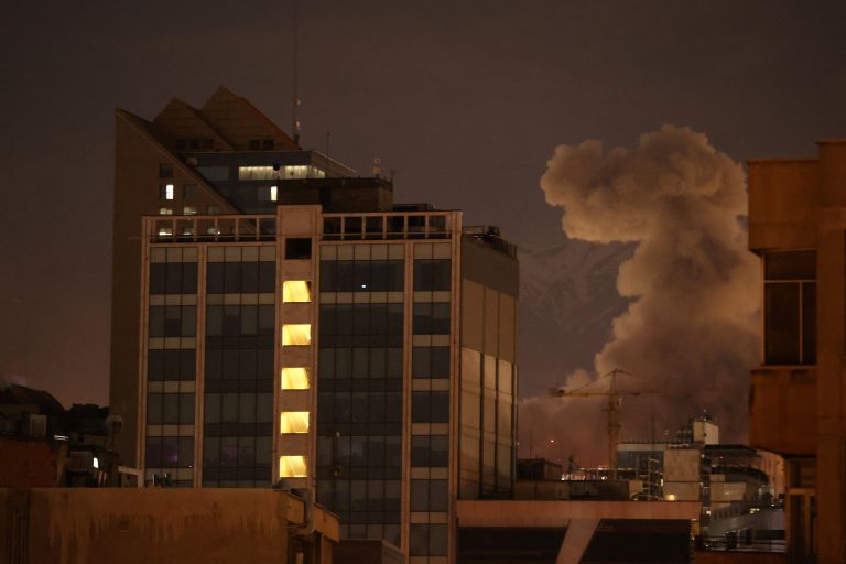 Útoky na Blízkom východe pokračujú. Terčom bola aj iránska štátna televízia