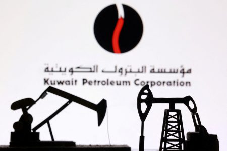 Kuwait cuts oil output and refinery processing