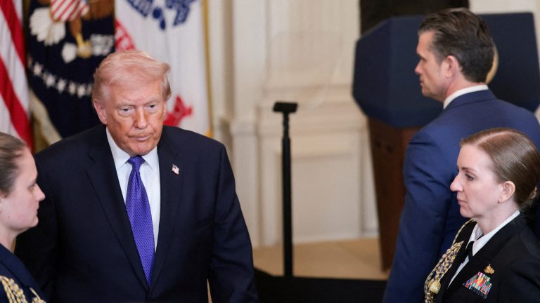 Trump a Rubio rozdielne vysvetľujú útok na Irán