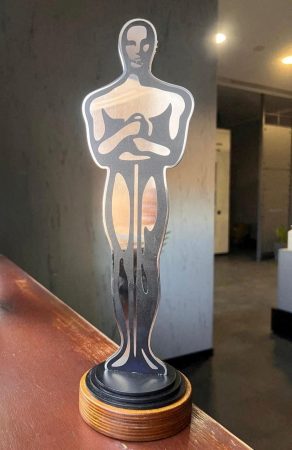 Penn receives ‘Oscar’ made of wreckage from Russian attack