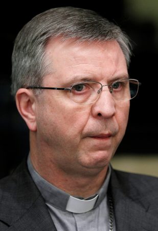 Belgian bishop proposes ordaining married men as priests