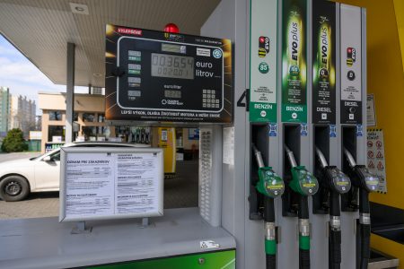 Brusel poslal Slovensku list pre obmedzenia predaja nafty