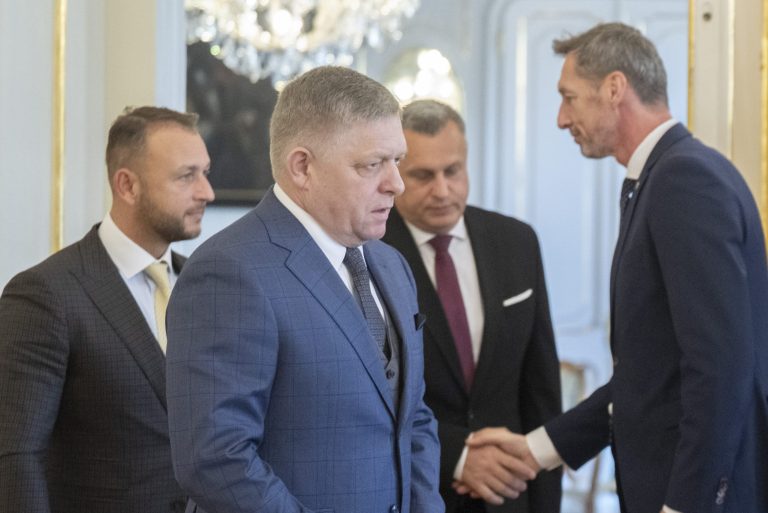 Na snímke zľava Matúš Šutaj Eštok, Robert Fico, Andrej Danko a Milan Majerský. Foto: Martin Baumann/TASR