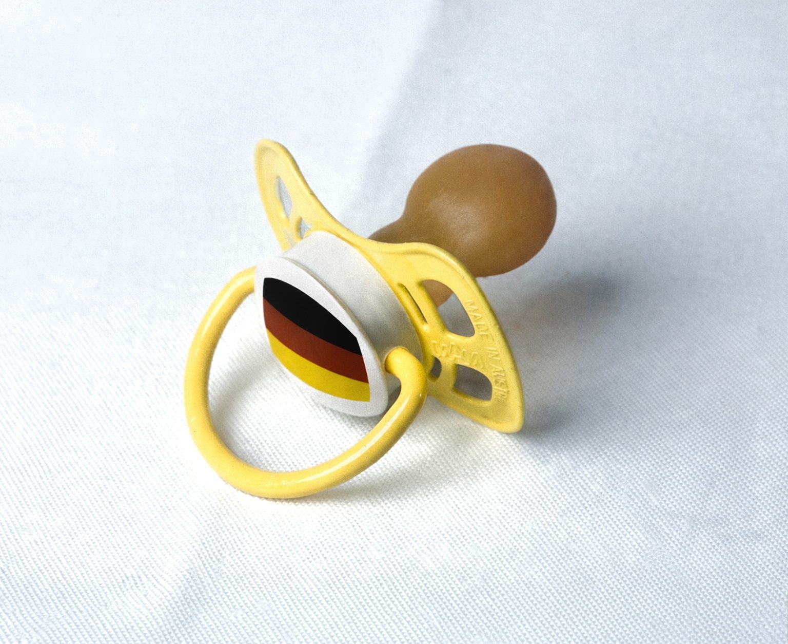 Surrogacy is banned in Germany, yet parents can legally obtain children abroad as agencies openly promote the practice. Photo: Illustré/RDB/ullstein bild via Getty Images/AI 