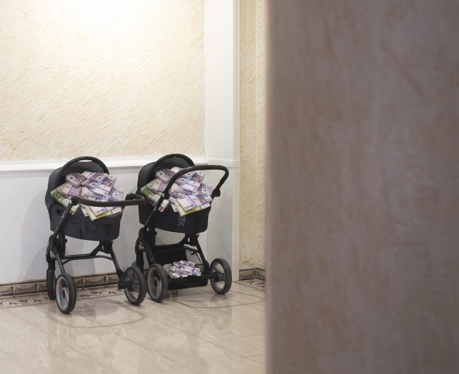 Surrogacy turns the desire for a child into a business, where bodies, time, and pain are commodified. Photo: Anastasia Vlasova/Getty Images 