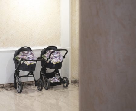 Keď sa materstvo stane kontraktom. Koľko dnes vo svete stojí náhradná matka?