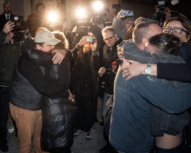 Pavol Ďurka a Ján Čurilla odchádzajú z Mestského súdu Bratislava I., kde sa rozhodovalo o jeho vzatí do väzby. Foto: Jozef Jakubčo/Petit Press/Profimedia