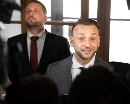 Štát ide po ružových automatoch s omamnými látkami. Deti po nich končia na urgente