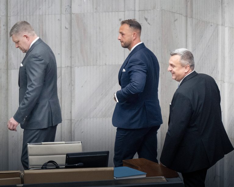 Robert Fico, Matúš Šutaj Eštok, Andrej Danko. Foto: Martin Baumann/TASR