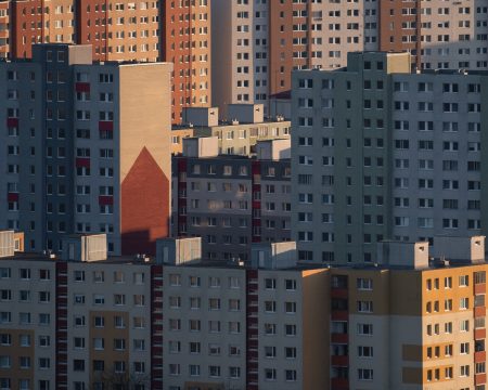 Kupujúci je v pasci drahých bytov. Štyri skryté riziká ho pripravia o tisíce eur