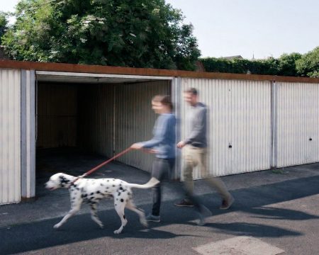 Kto nemá garáž, zaplatí. Parkovanie sa mení na investičné zlato