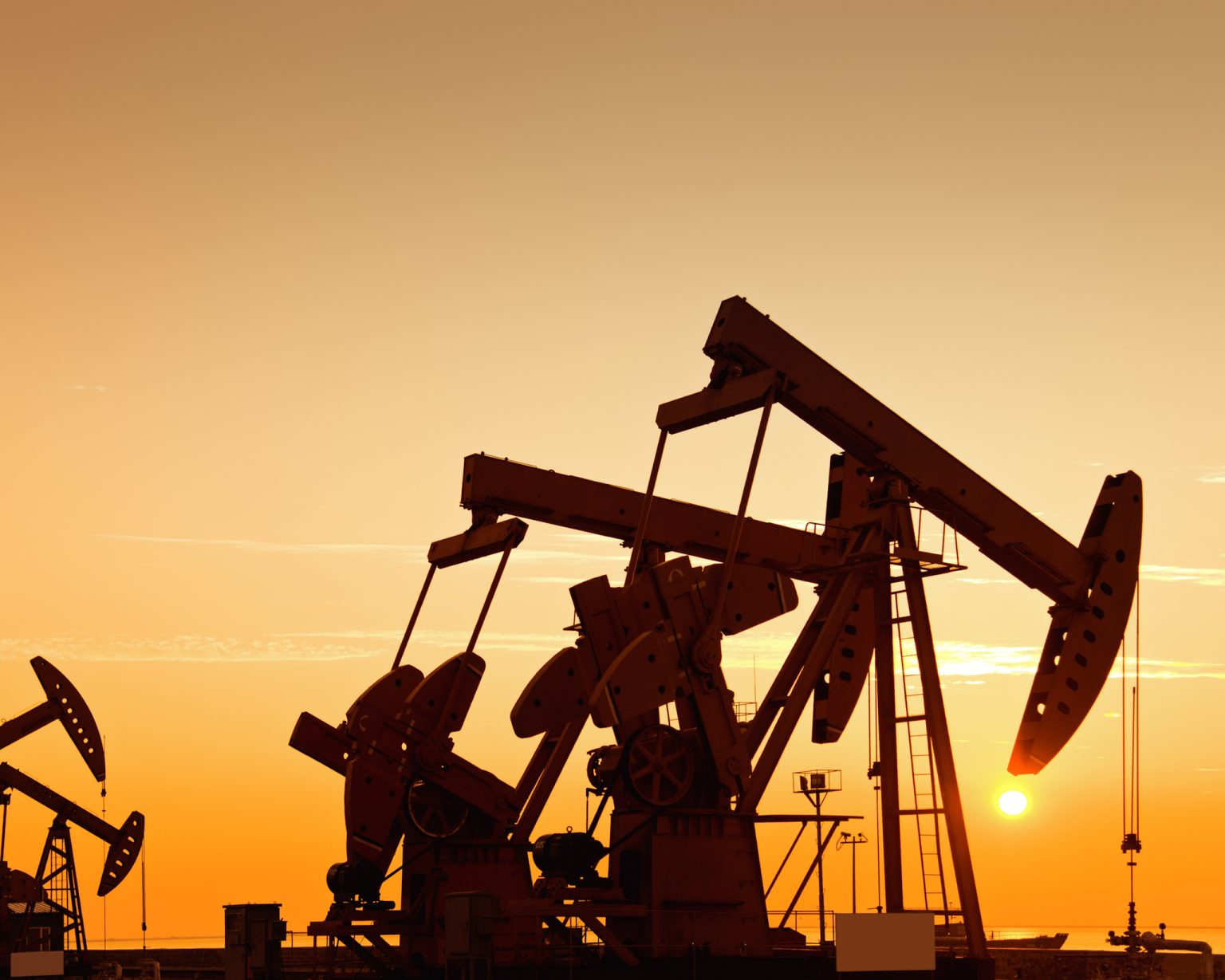 Oil sets the tone as tensions in the Gulf expose a widening gap between market prices and physical crude. Photo: baona/Getty Images