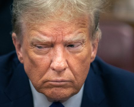 Vojna v Iráne je „na konci“, môže však trvať mesiace. Trump si šliape po jazyku