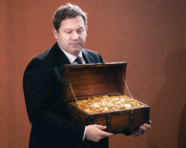Lars Klingbeil and the dream of a full state treasury. Photo: Carsten Koall/Getty Images/ChatGPT