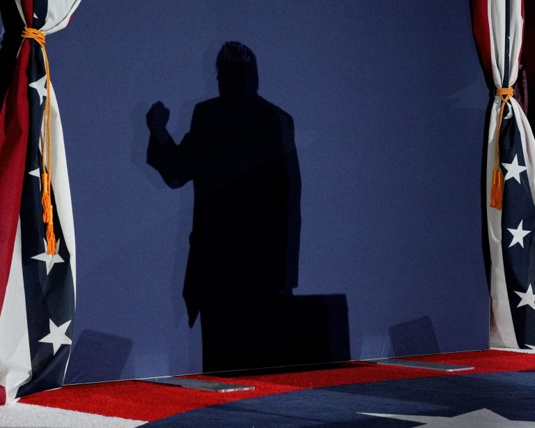 Silueta Donalda Trumpa. Foto: Ken Cedeno/Reuters