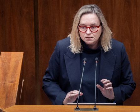 Poslankyňa Kleinert a jej sieť mimovládok a masívnych dotácií