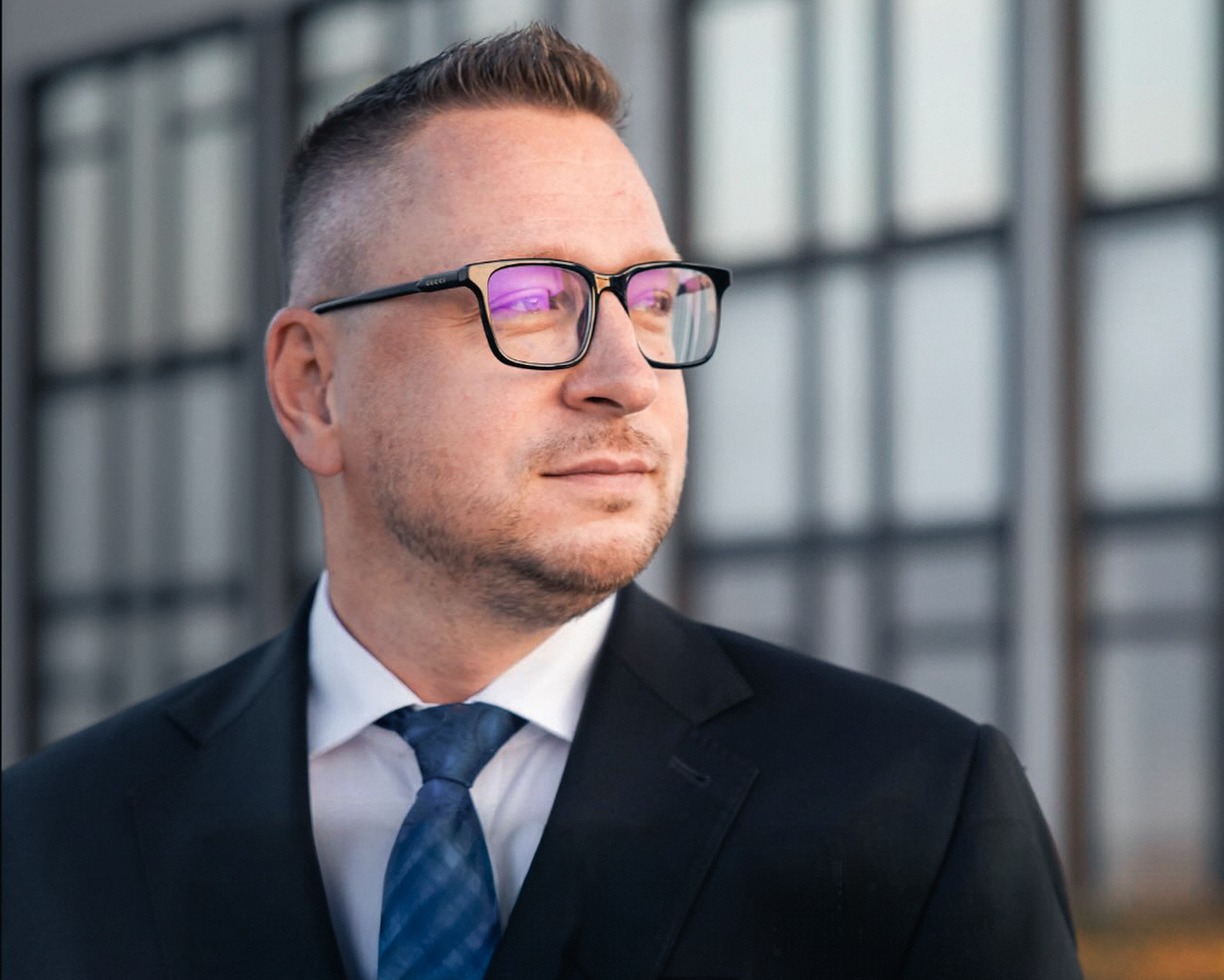 Vtedy som sa im asi hodil, teraz už nie. Pekár odhaľuje pomery v PS