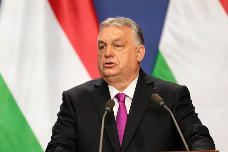 Družba nemá technický problém a je funkčná, tvrdí Orbán