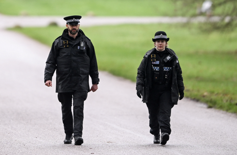 V Edinburghu vyčíňal muž s nožom, zranil dve osoby